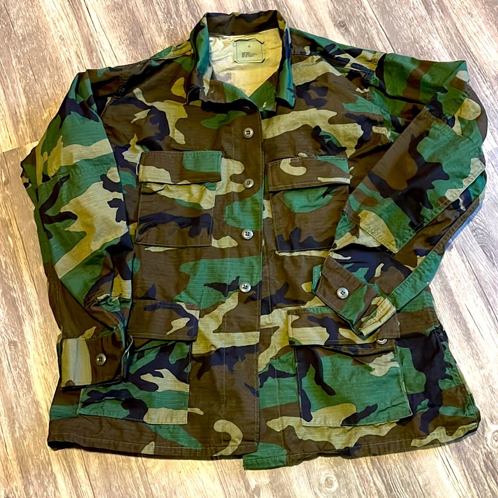 ARMY FATIGUE JACKET. SIZE LARGE REGULAR. EXCELLENT CONDITION